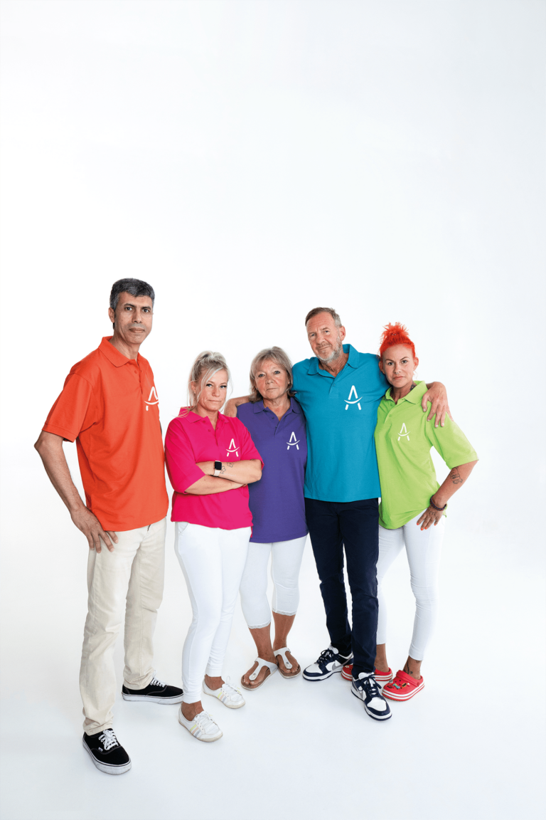 Klasen Team mit bunten Kasacks